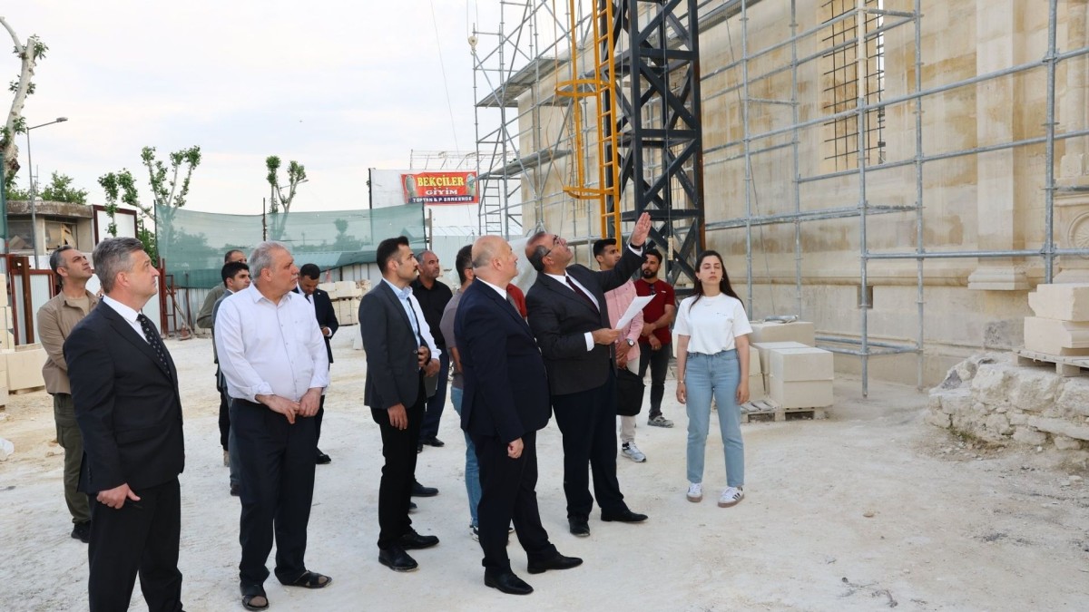 Vali Küçük, Ulu Camii ve Kap Camii’ndeki çalışmaları inceledi