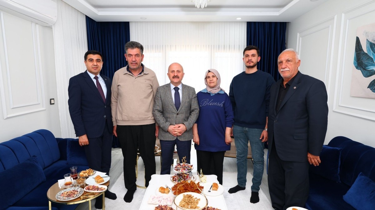 Vali Osman Varol, yeni konutlarına kavuşan aileyi ziyaret etti