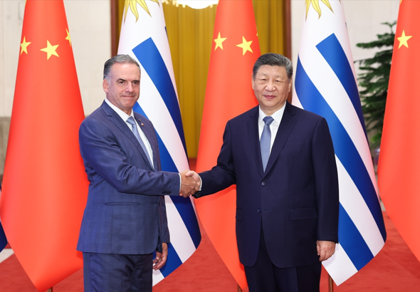Xi, Uruguay Devlet Başkanı Orsi ile bir araya geldi