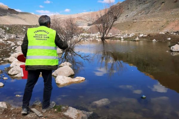 Yenimahalle’de larva ilaçlama çalışmaları devam ediyor