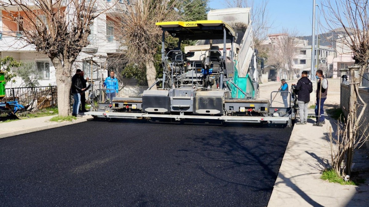 Yenimahalle’de sıcak asfalt serimi başladı: Başkan Tutdere, çalışmaları yerinde inceledi  - Videolu Haber
