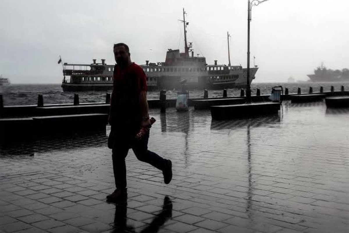 İSTANBUL'DA YAĞIŞ ÇARŞAMBAYA KADAR SÜRECEK