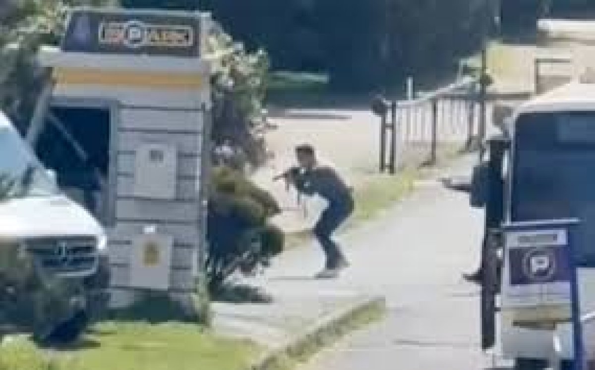 İsrail Başkonsolosluğu önünde silahlı çatışma